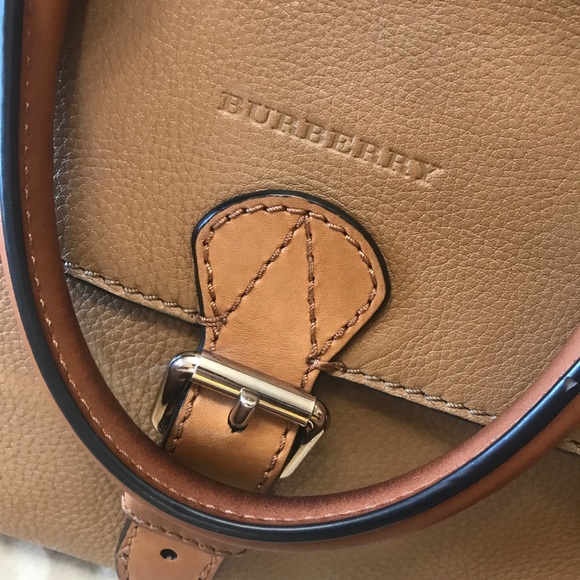 Burberry purse - Picture 4 of 6